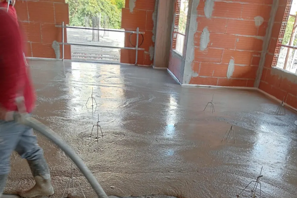 añadir-morterso-autonivelante-obra